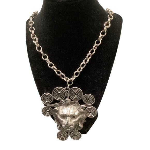 Magnificent VTG Alexis Kirk Lion Face Pendant Silver Tone Metal Chain Necklace